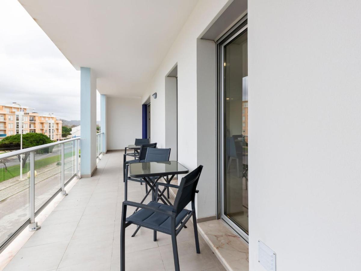 Beautiful Apartment In S O Martinho Do Porto With Balcony Sao Martinho do Porto Exterior photo